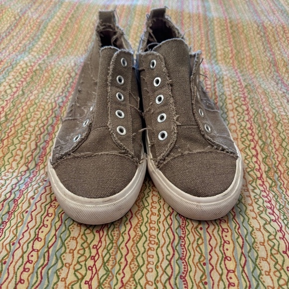 Corkys Babalu slip-on sneakers Tan Canvas Size 8 - Picture 1 of 13